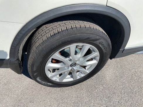 Used 2018 Nissan Rogue SV w/ Premium Package image 15