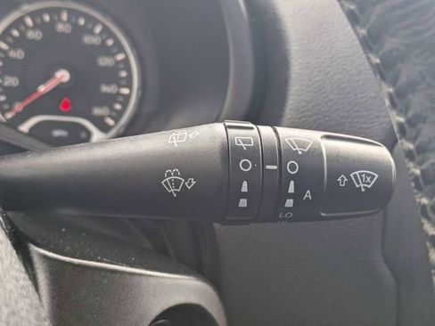 Used 2019 Jeep Renegade Limited w/ Quick Order Package 22P image 28