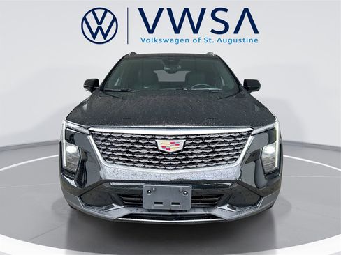 Used 2025 Cadillac XT4 Premium Luxury image 2
