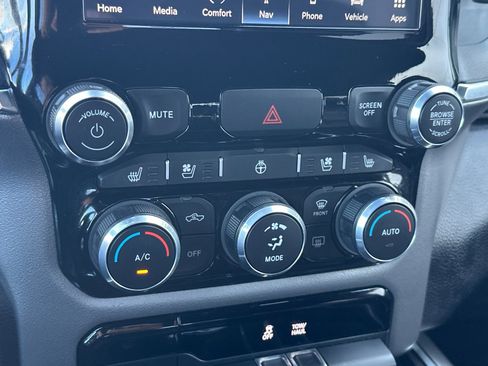 Used 2024 RAM 1500 Laramie image 20