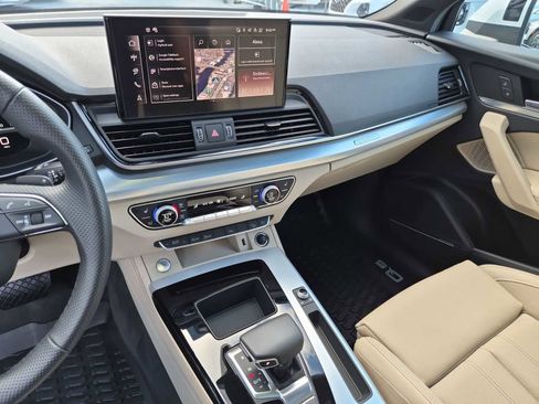 Certified 2025 Audi Q5 2.0T Premium Plus image 23