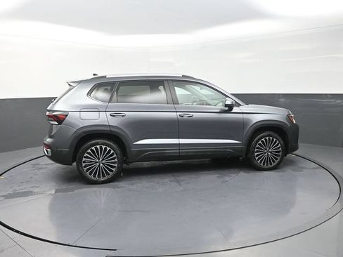 Used 2026 Volkswagen Taos SE FWD image 9