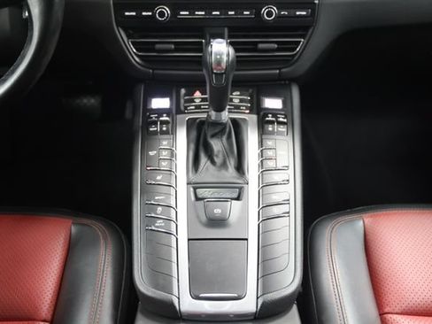 Used 2020 Porsche Macan AWD/4WD image 40