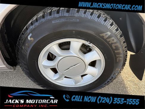 Used 1995 Ford Thunderbird LX image 11