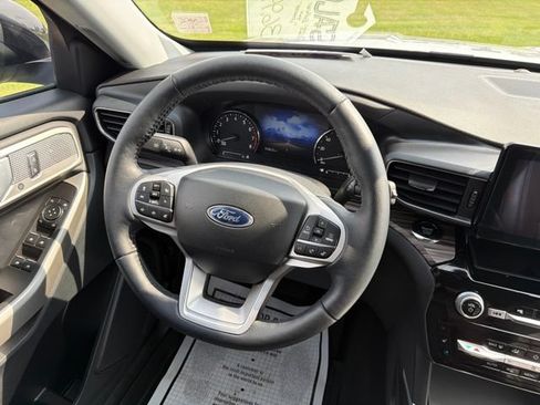 Used 2023 Ford Explorer Limited AWD/4WD image 29