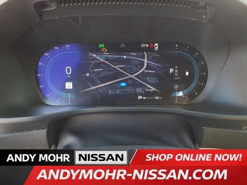 Used 2023 Volvo XC40 B5 Plus image 12