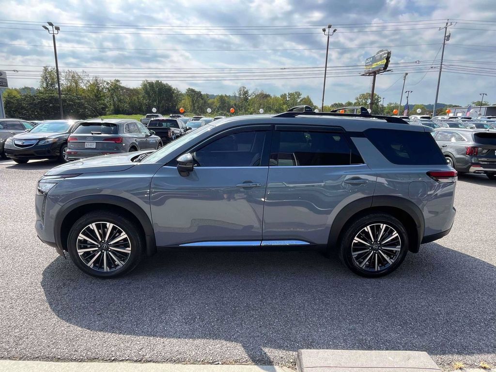 Used 2026 Nissan Pathfinder Platinum FWD image 34