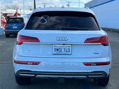 Used 2021 Audi Q5 Premium w/ Convenience Package image 5