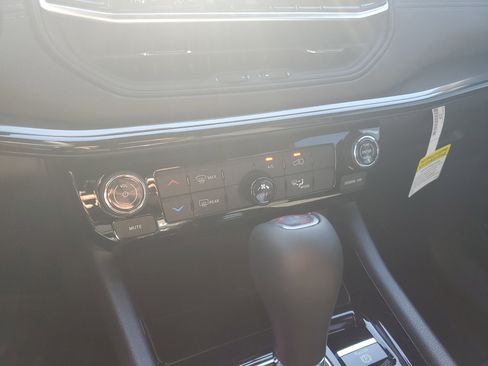 New 2026 Jeep Compass Latitude image 16