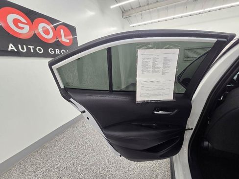 Used 2022 Toyota Corolla SE w/ SE Premium Package FWD image 30