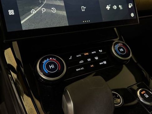 Used 2023 Land Rover Range Rover Sport SE Dynamic image 35