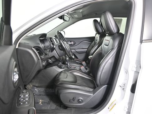 Used 2020 Jeep Cherokee Trailhawk w/ Cold Weather Group image 20