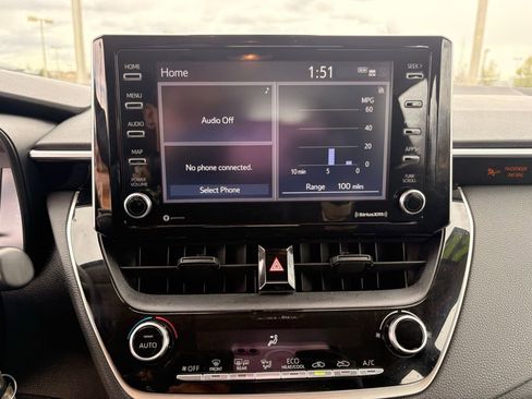 Used 2021 Toyota Corolla LE image 17