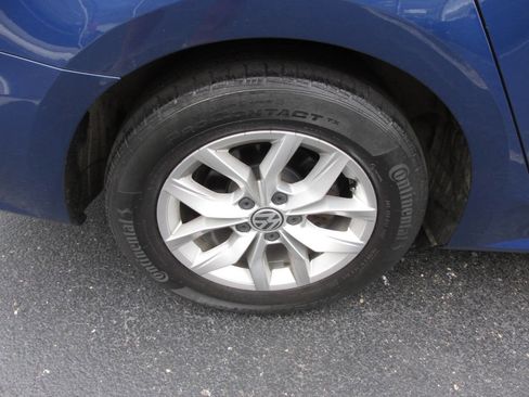 Used 2016 Volkswagen Passat 1.8T S FWD image 32