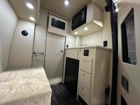 Used 2017 Mercedes-Benz Sprinter 3500 image 19