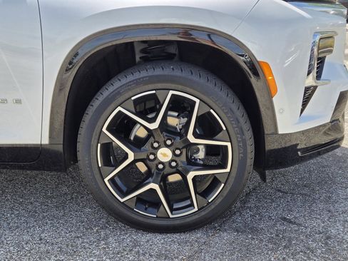 Used 2025 Chevrolet Traverse High Country AWD/4WD image 4