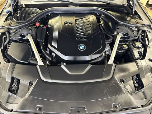 Used 2021 BMW 740i xDrive w/ M Sport Package image 32