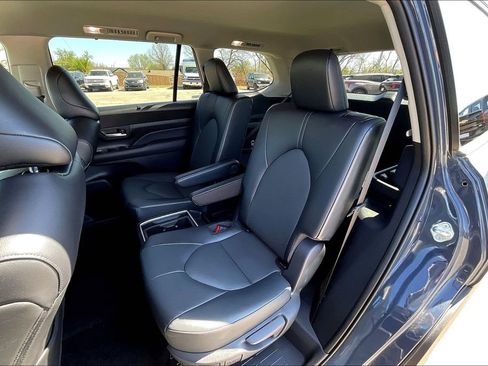 Used 2025 Toyota Grand Highlander AWD image 28