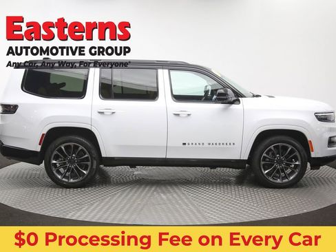 Used 2025 Jeep Grand Wagoneer Series III w/ Rear Seat Video Group 1 AWD/4WD image 4