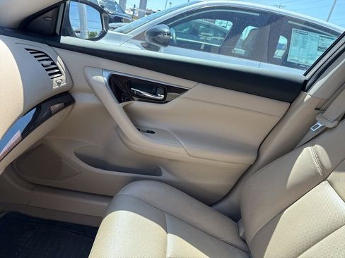 Used 2014 Nissan Altima 2.5 SL w/ Technology Package FWD image 13