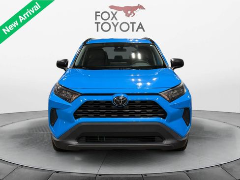 Used 2019 Toyota RAV4 LE w/ Carpet Mat Package FWD image 9