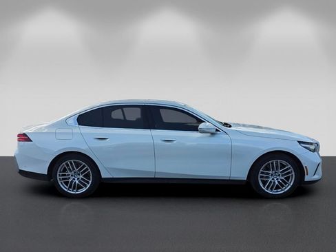 Certified 2025 BMW 530i RWD image 3