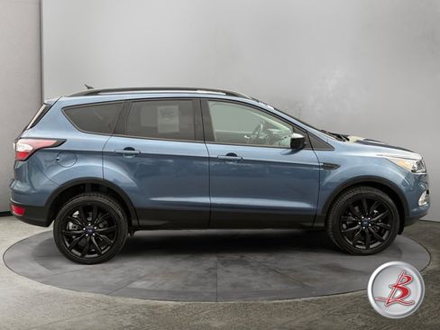 Used 2018 Ford Escape SE w/ SE Sport Appearance Package AWD/4WD image 8
