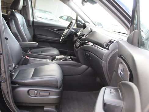 Used 2021 Honda Pilot Touring image 16