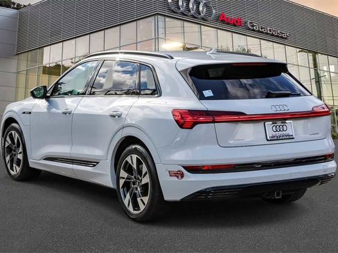 Used 2022 Audi e-tron Premium w/ Convenience Plus Package image 2