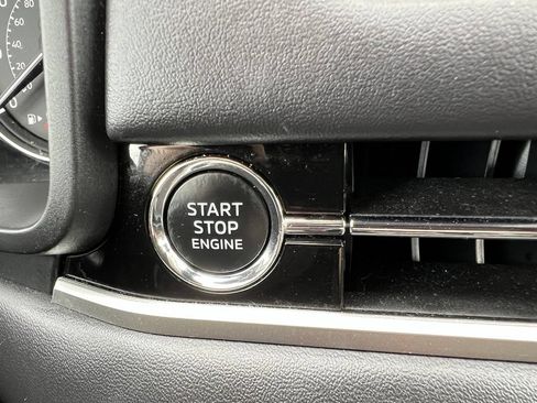 Used 2025 Mitsubishi Outlander SE AWD/4WD image 35