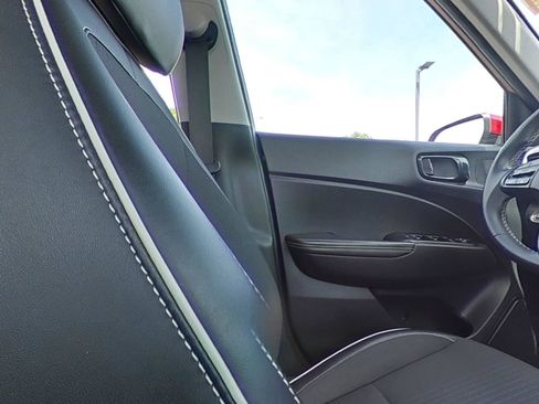 Certified 2023 Hyundai Venue Limited FWD image 33