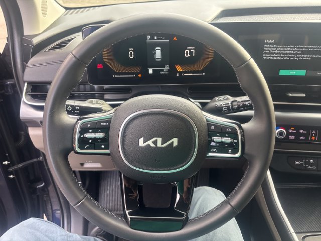 Used 2025 Kia Carnival FWD image 15