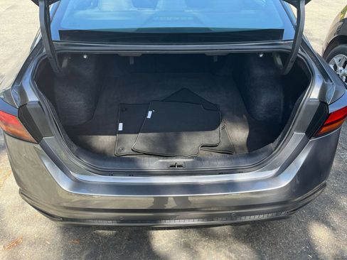 Used 2025 Nissan Altima 2.5 SV FWD image 31