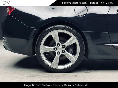 Used 2018 Chevrolet Camaro SS RWD image 40