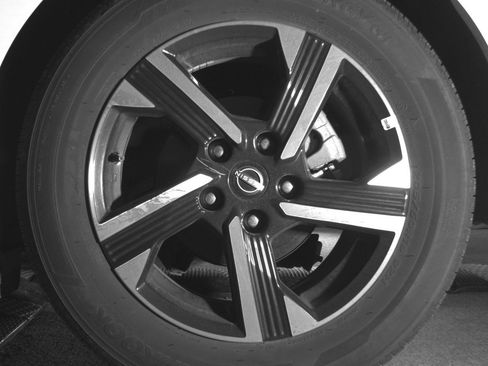 Used 2025 Nissan Sentra SV FWD image 14