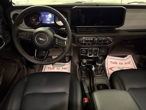 Used 2024 Jeep Gladiator Sport image 18