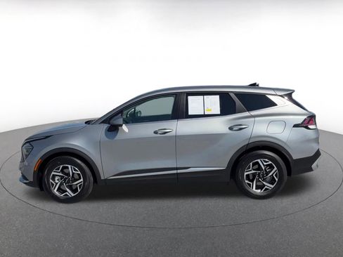 Used 2025 Kia Sportage LX FWD image 9