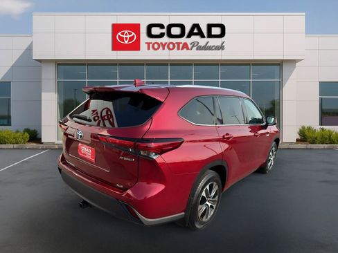 Used 2021 Toyota Highlander XLE AWD/4WD image 5