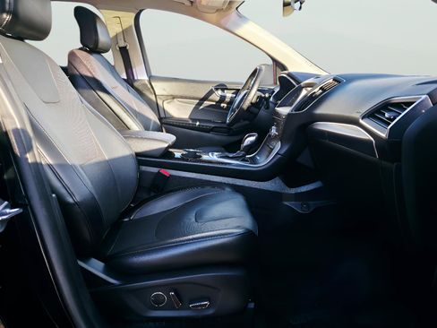 Used 2018 Ford Edge Titanium w/ Equipment Group 301A image 16