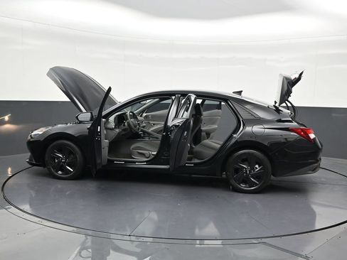 Used 2023 Hyundai Elantra SEL FWD image 40