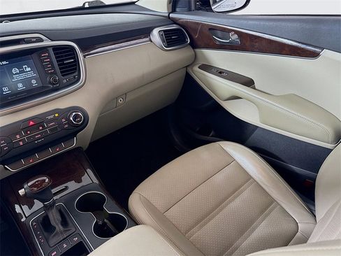 Used 2018 Kia Sorento EX image 22