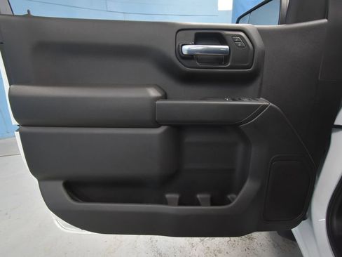Used 2025 Chevrolet Silverado 1500 W/T w/ Trailering Package AWD/4WD image 4