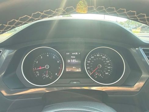 Used 2021 Volkswagen Tiguan SE w/ Panoramic Sunroof Package AWD/4WD image 21