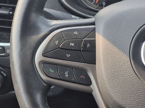 Used 2019 Jeep Cherokee Limited w/ Technology Group AWD/4WD image 16