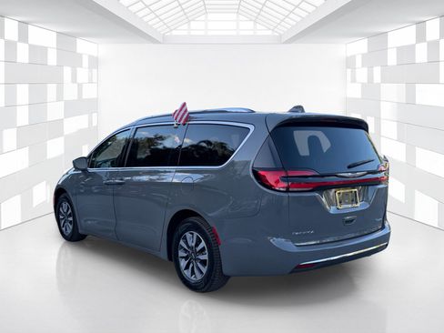 Used 2021 Chrysler Pacifica Touring-L FWD image 5