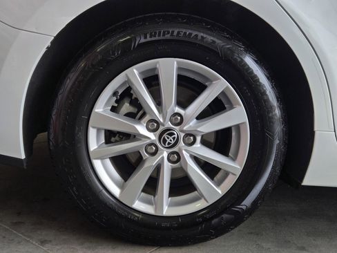 Used 2025 Toyota Camry LE image 5