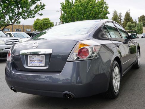 Used 2010 Nissan Altima 2.5 FWD image 11