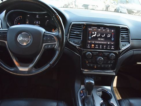 Used 2021 Jeep Grand Cherokee Limited image 17