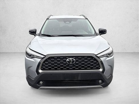 Used 2025 Toyota Corolla Cross XLE FWD image 2