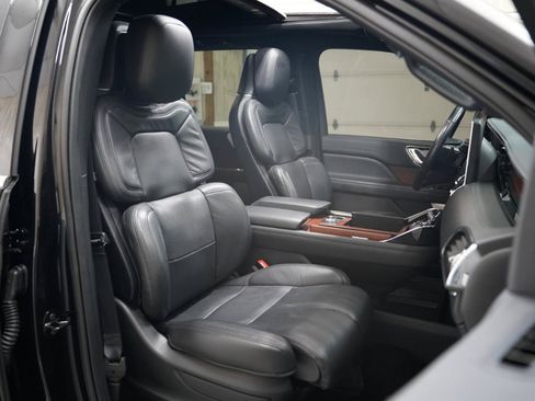Used 2023 Lincoln Navigator Reserve AWD/4WD image 31